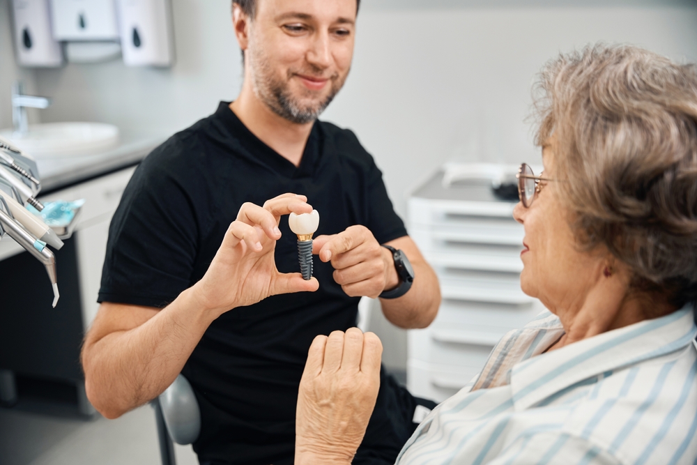 ¿Por qué es recomendable hacer un diagnóstico antes de colocar un implante dental? 