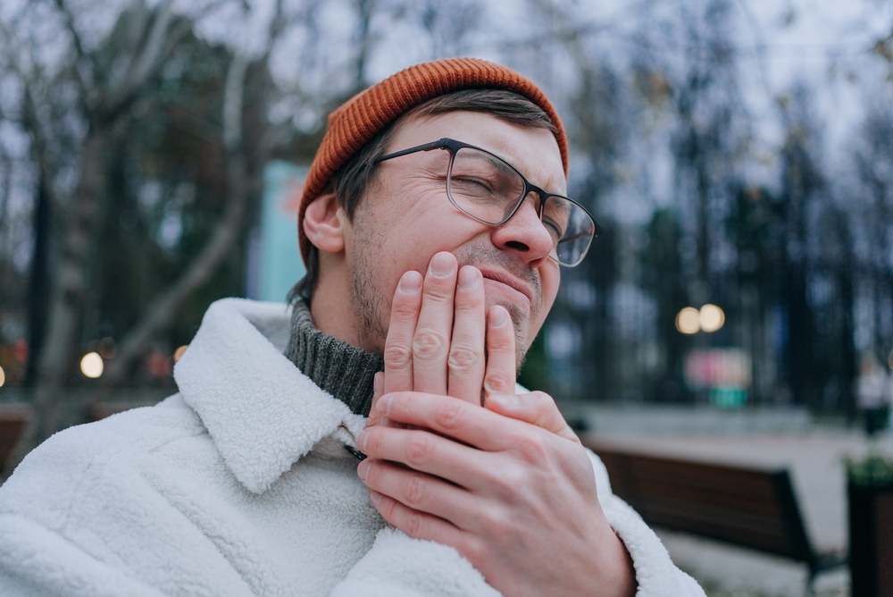 ¿Por qué algunas personas sienten más sensibilidad dental cuando hace frío?